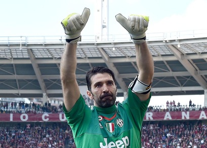 Serie A Juventus, Buffon, lettera alla porta: «Ti proteggo da 25 anni»
