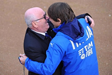 Nazionale, che abbraccio tra Conte e Tavecchio nonostante l'addio