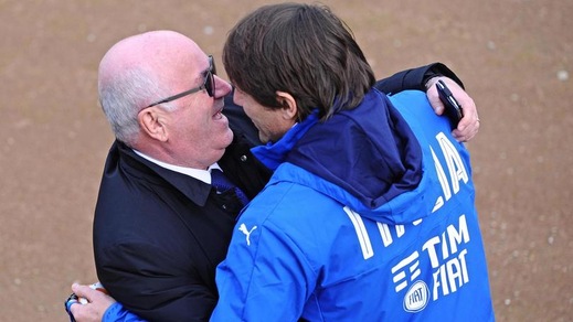 Nazionale, che abbraccio tra Conte e Tavecchio nonostante l'addio