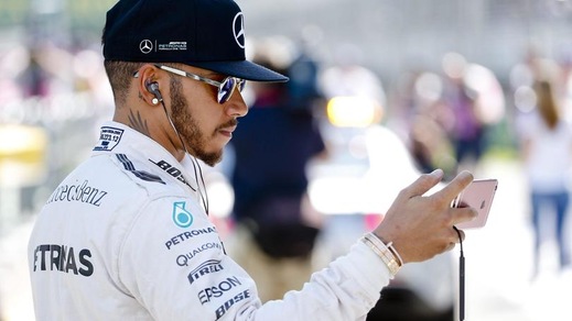 F1, Lewis Hamilton si dà al golf: che colpo ad alta quota!