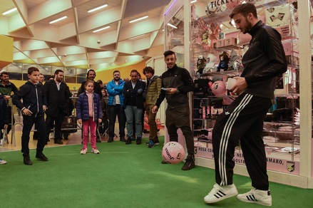 Palermo, Bentivegna e Cristante allo Store: che entusiasmo i tifosi