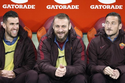 Roma, ripresa in vista del derby: Totti, De Rossi e Strootman in gruppo