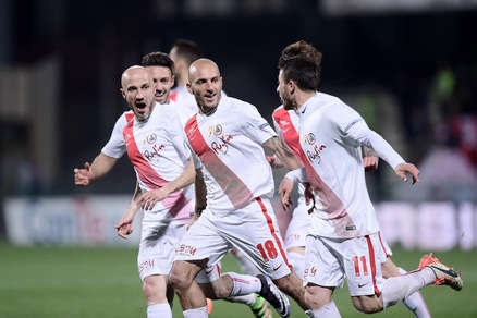Serie B, Salernitana-Bari 3-4: che spettacolo all'Arechi!