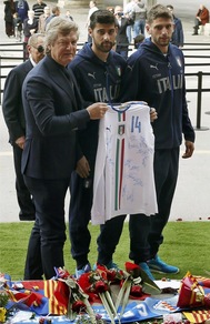 L'Italia Under 21 al Camp Nou per rendere omaggio a Cruyff