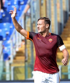 Totti, 23 anni fa l'esordio in Serie A. Ma il futuro è ancora incerto