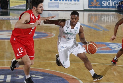 Basket, che rimonta di Avellino in lavagna
