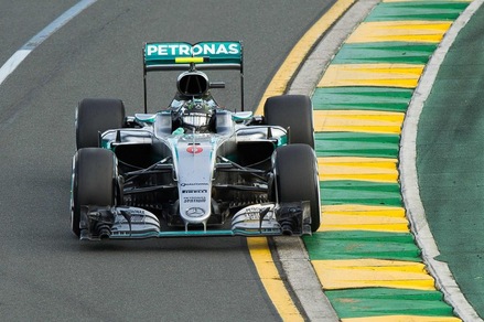 F1 Mercedes, Hamilton: «La Ferrari potrebbe essere davanti»