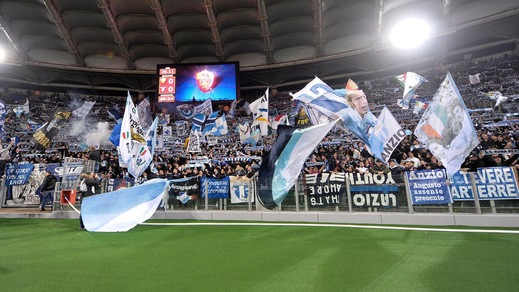 Lazio, i tifosi: «Siamo con Bielsa un eroe da amare»
