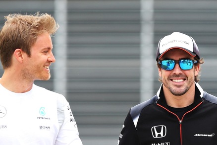 Gp Bahrain 2016, i piloti arrivano a Sakhir