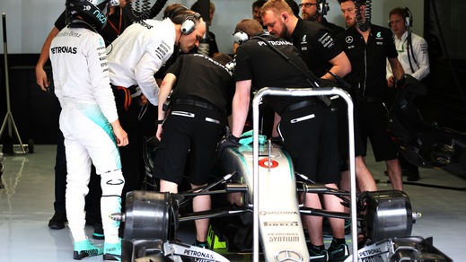 F1, Bahrain: doppietta Mercedes nelle prime libere, Vettel 11esimo