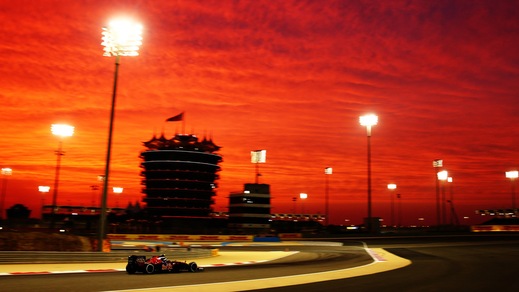 GP Barhain, nelle libere Vettel rompe e Mercedes domina