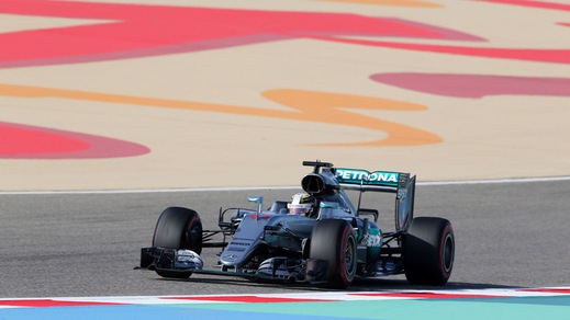 F1, Bahrain: pole Hamilton, seconda fila Ferrari