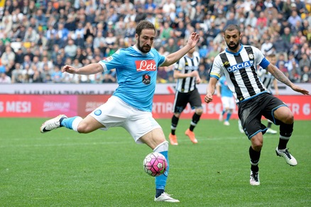 Pagelle Udinese-Napoli: Higuain gol ed espulsione, male Hamsik. Widmer una furia