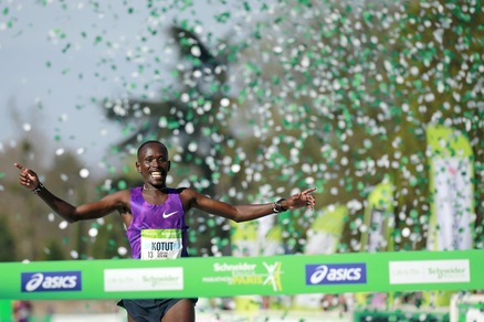 Atletica, maratona Parigi: trionfo keniano, nona Quaglia