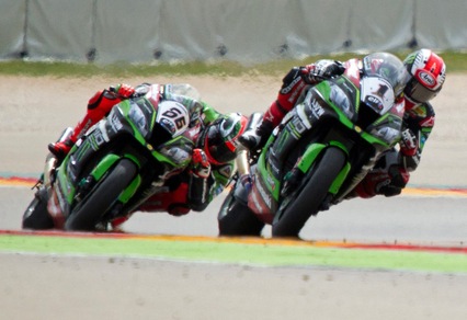 Sbk, Portogallo: brutto incidente per Sykes, moto in fiamme