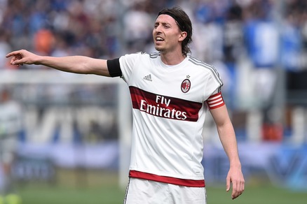 Calciomercato Milan, Montolivo rinnova: triennale per il capitano