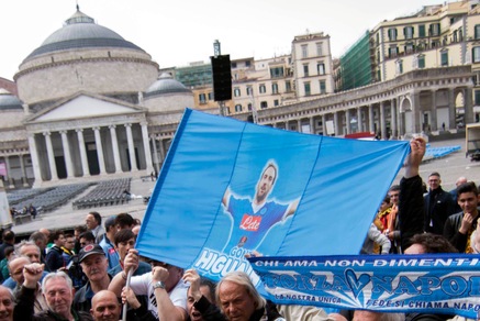 Napoli, il flash mob per Higuain in piazza del Plebiscito