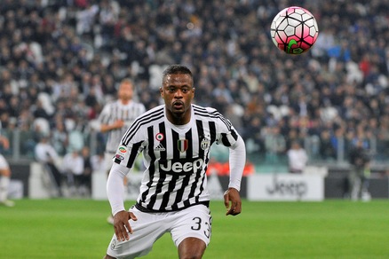 Calciomercato Juventus, Evra: «Scudetto, Coppa Italia e poi rinnovo»