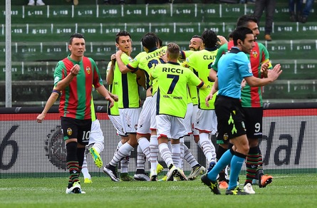 Serie B: Cagliari ko, il Crotone vola a +5. Salernitana ok