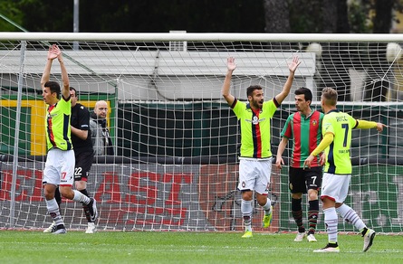 Ternana-Crotone 1-2, calabresi sempre più primi