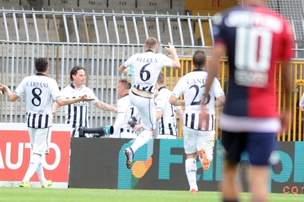 Ascoli-Cagliari 2-1, rossoblù più lontani dalla vetta