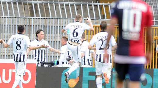 Ascoli-Cagliari 2-1, rossoblù più lontani dalla vetta