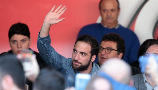 Napoli-Verona, Higuain in tribuna al San Paolo