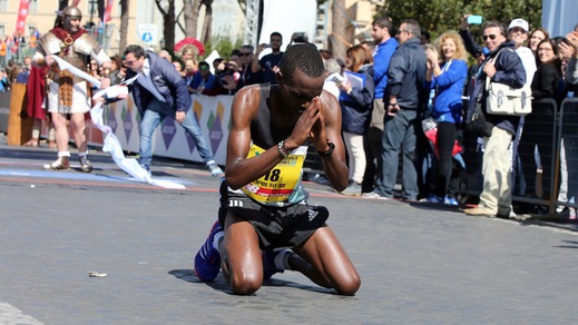Il keniano Kipruto trionfa nella Maratona di Roma