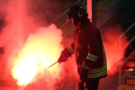 Palermo-Lazio, petardi in campo e partita sospesa due volte