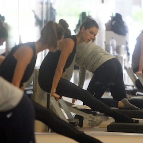 Alessandra Ambrosio a lezione di pilates