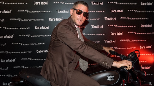 Lapo Elkann che look in moto all'evento Italia Indipendent Ducati!