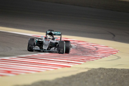 F1 Cina, Hamilton penalizzato di cinque posizioni in griglia