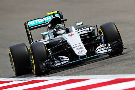 F1, Cina: a Rosberg prime libere, ok dei medici per Alonso