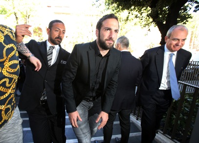 Napoli, Higuain e De Laurentiis a Roma per il ricorso