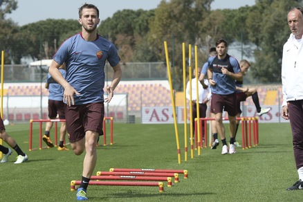 Roma, a Trigoria lavoro individuale per Pjanic