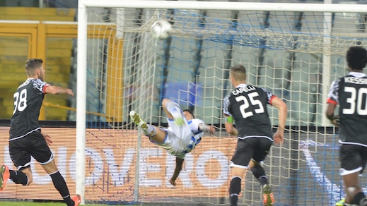 Serie B Pescara, Lapadula come Pinilla: rovesciata e il Cesena va ko