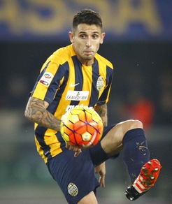 Verona, disavventura per Greco: petardo fuori casa e auto sfregiata