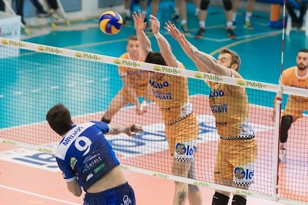 Volley: A2 Maschile, match ball per Vibo e Sora