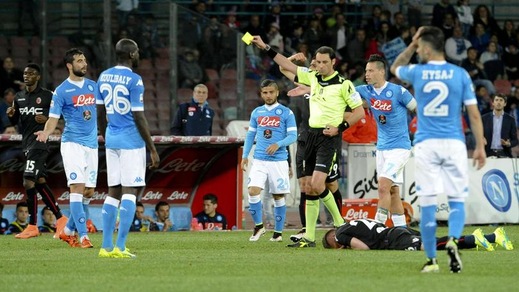 Moviola Napoli-Bologna: Constant su Callejon, il contatto è da rigore