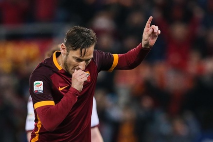 Calciomercato Roma, si apre uno spiraglio per il rinnovo di Totti