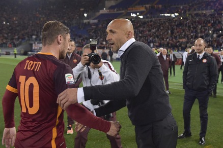 Roma, Spalletti: «Totti? Lo sto gestendo bene»