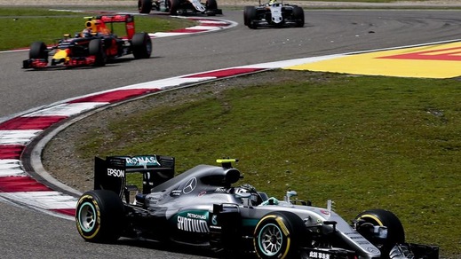 F1 Mercedes, Rosberg: «La Ferrari è vicina»