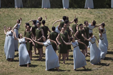 Olimpiadi, accesa la fiaccola ad Olimpia: inizia il percorso verso il Brasile
