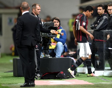 Milan, Brocchi sostituisce Bacca: quanta rabbia mentre esce