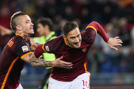 Serie A Roma, tentazione Napoli: Totti adesso spera