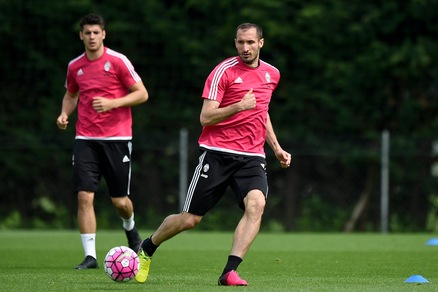 Juventus, Chiellini si fa di nuovo male. Salta la Fiorentina