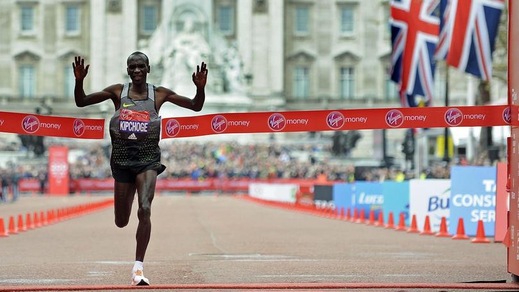 Atletica: Maratona di Londra, Kipchoge vince e sfiora il record