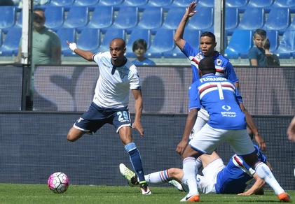 Lazio, Konko cambia maglia al 45': è l'unico con lo sponsor