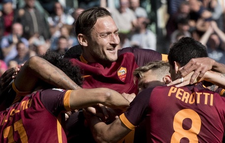 Calciomercato Roma, la svolta: con Totti non è finita