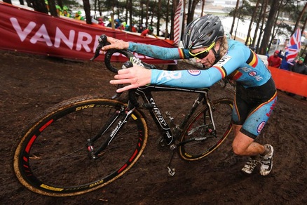 Bici motorizzata: squalificata per sei anni ciclista belga